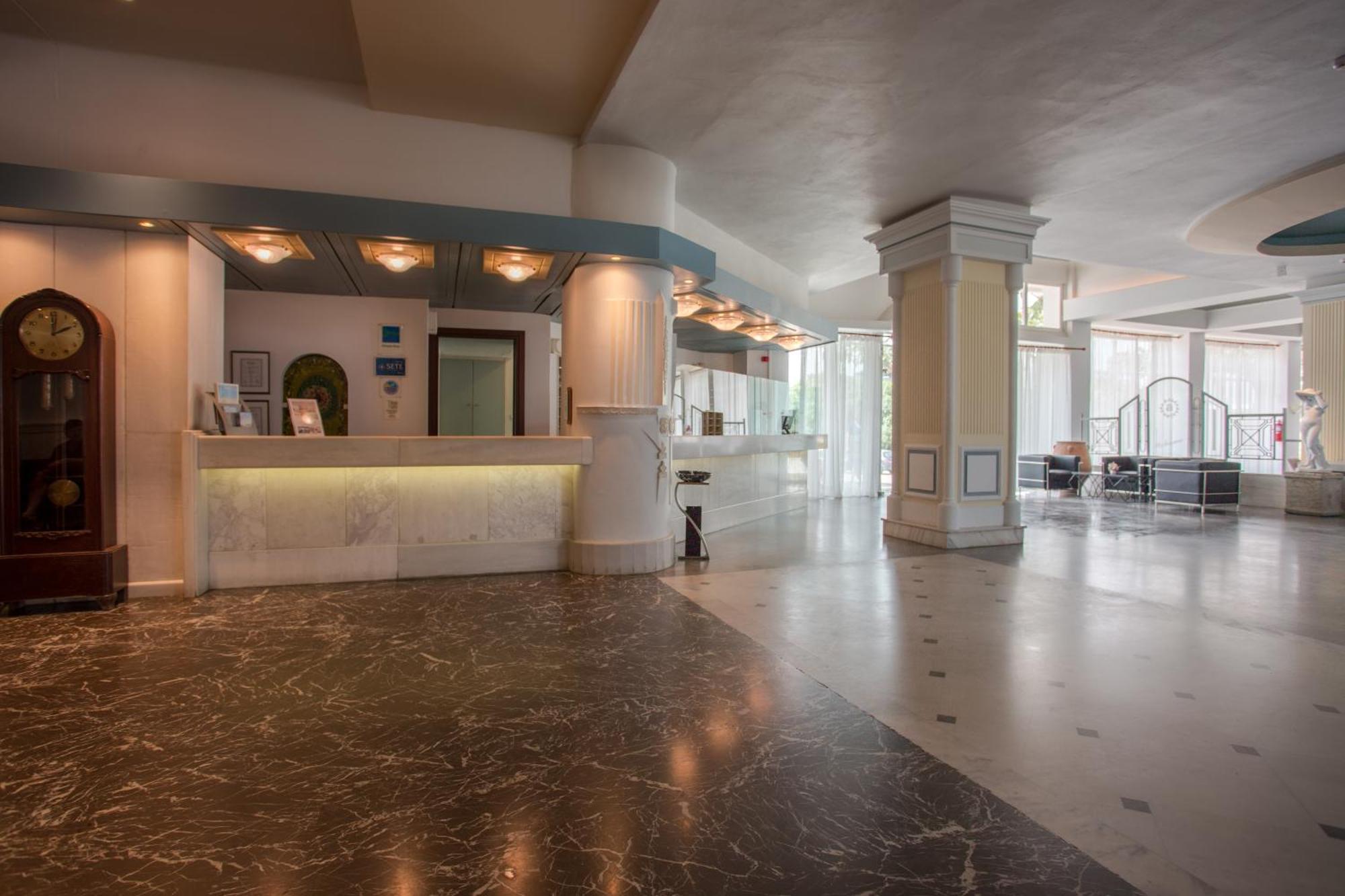 Atlantis Hotel Lambi  Dış mekan fotoğraf